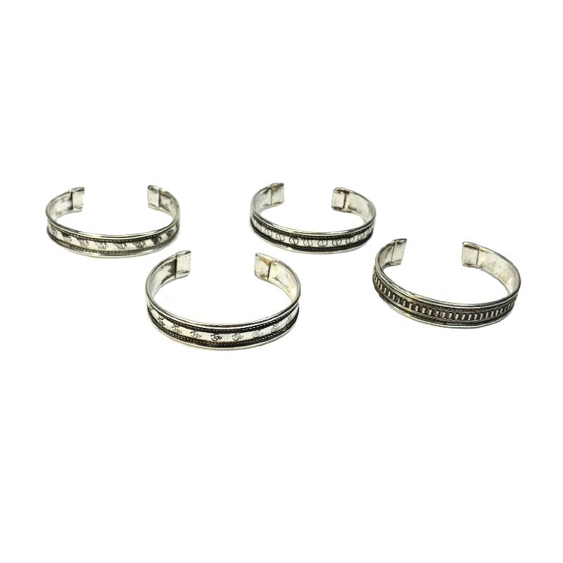 Bracelet en metal blanc