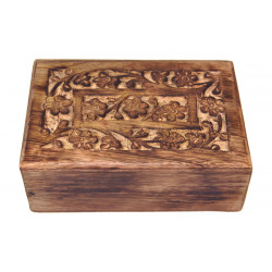 Boite en bois sculptee (15 cm X 10 cm )