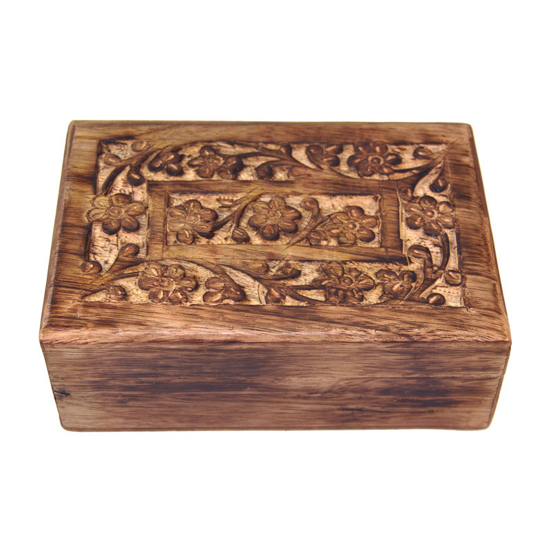 Boite en bois sculptee (15 cm X 10 cm )