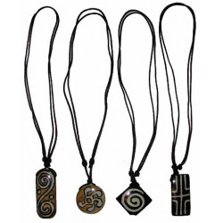 Collier os motifs varies cordon coton