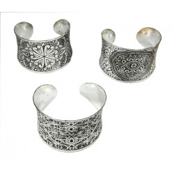 Bracelet  en metal blanc decore