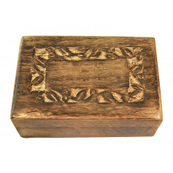 Boite en bois sculptee (15 cm X 10 cm )