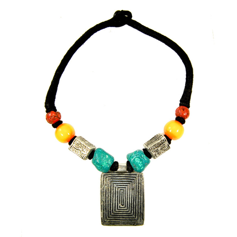 Collier style tibetain grand medaillon