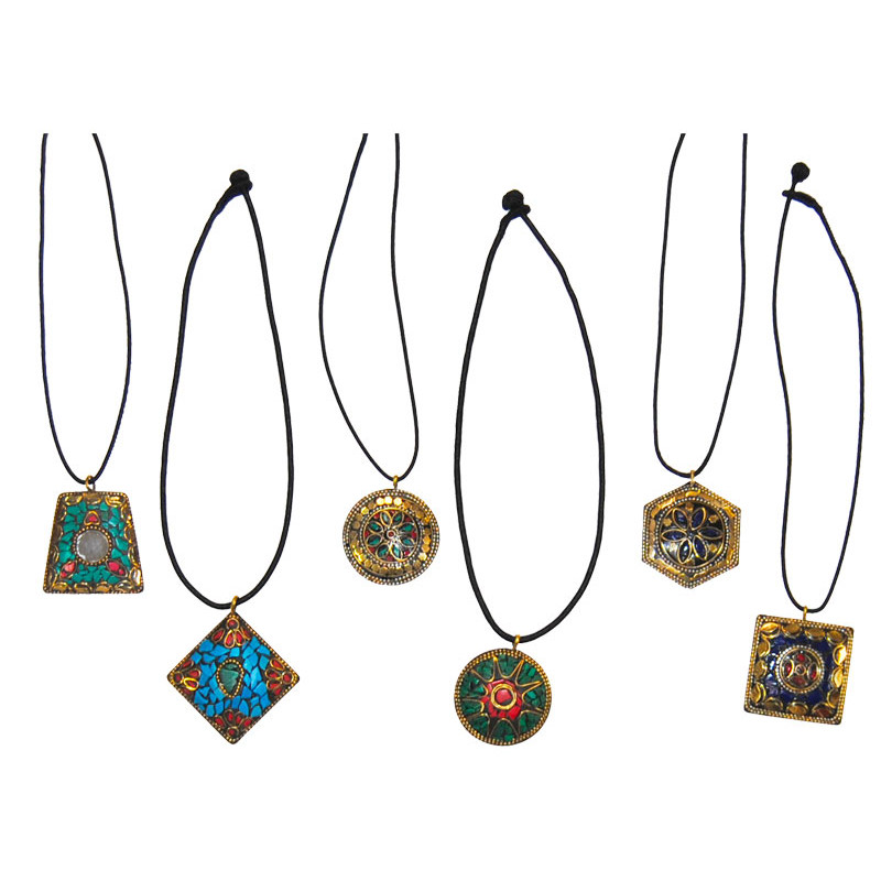 Collier avec grand medaillon tibetain