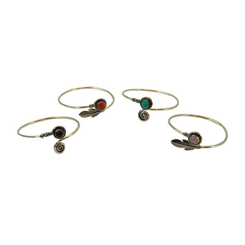 Bracelet jonc orné d'une pierre colorée