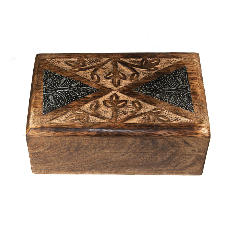 Boite en bois sculptee motifs fleurs