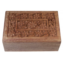 Boite en bois sculptee (15 cm x 10 cm)