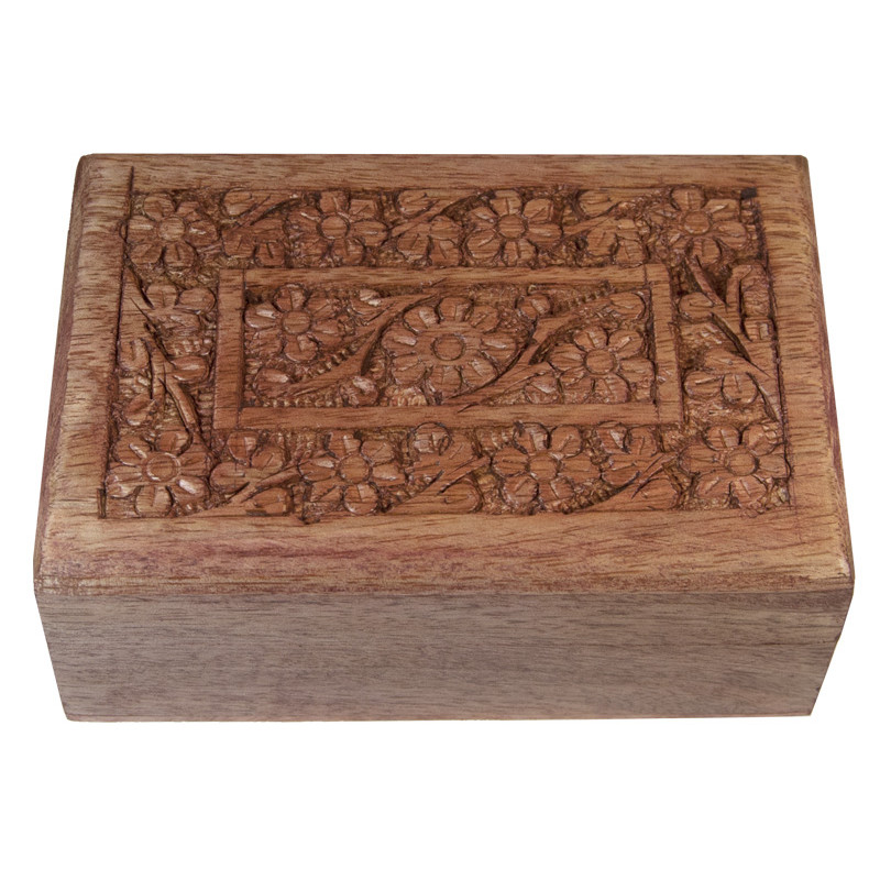 Boite en bois sculptee (15 cm x 10 cm)